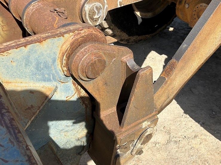 2010-deere-544k-image-16