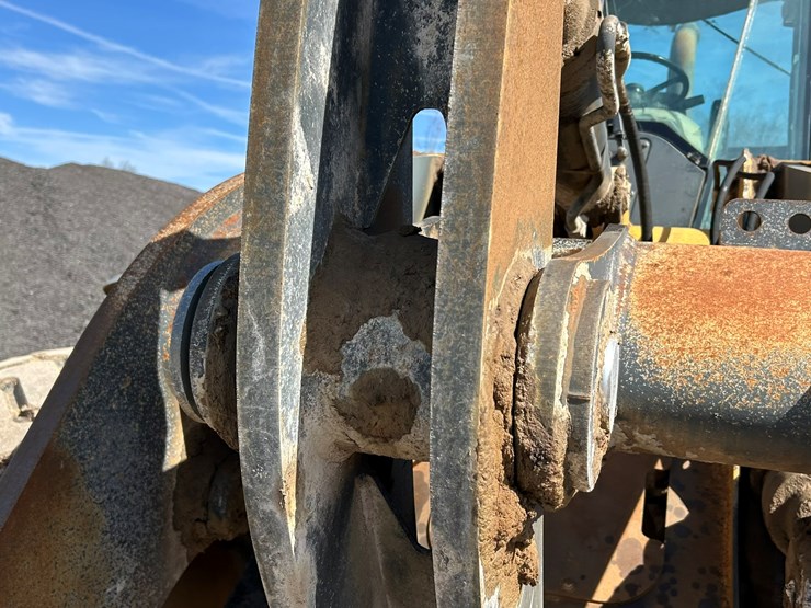 2010-deere-544k-image-17