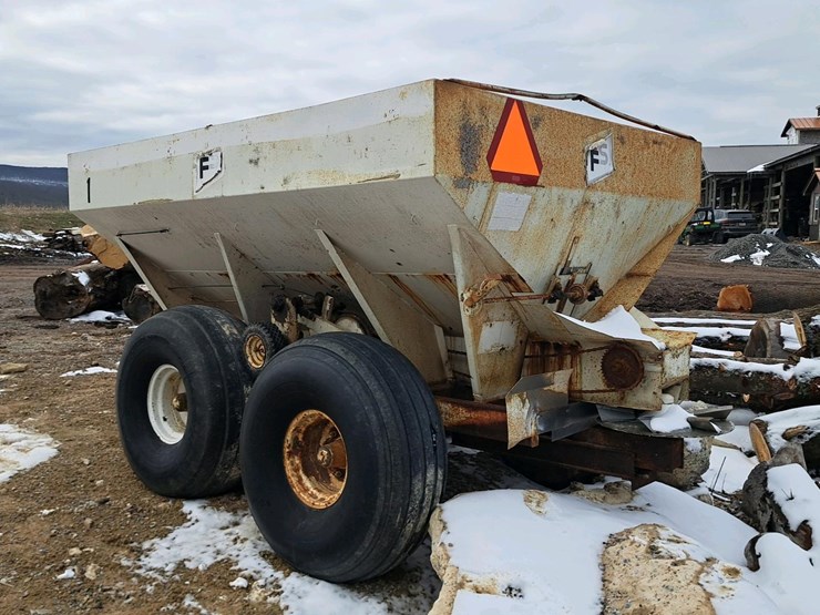 #710-•-fs-fertilizer-spreader-image-3