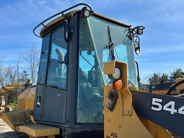 2010-deere-544k-image-64