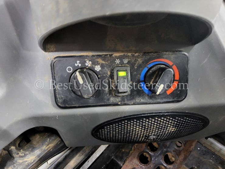 2021-bobcat-t550-image-21