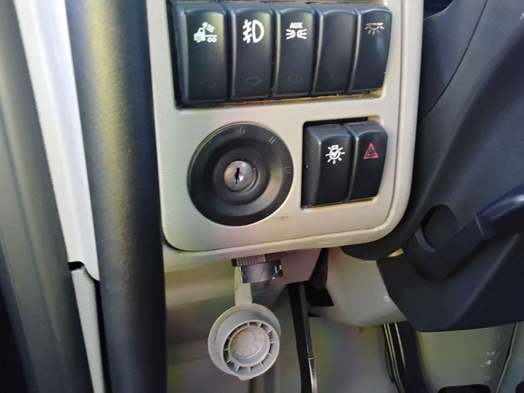 2019-peterbilt-579-image-22