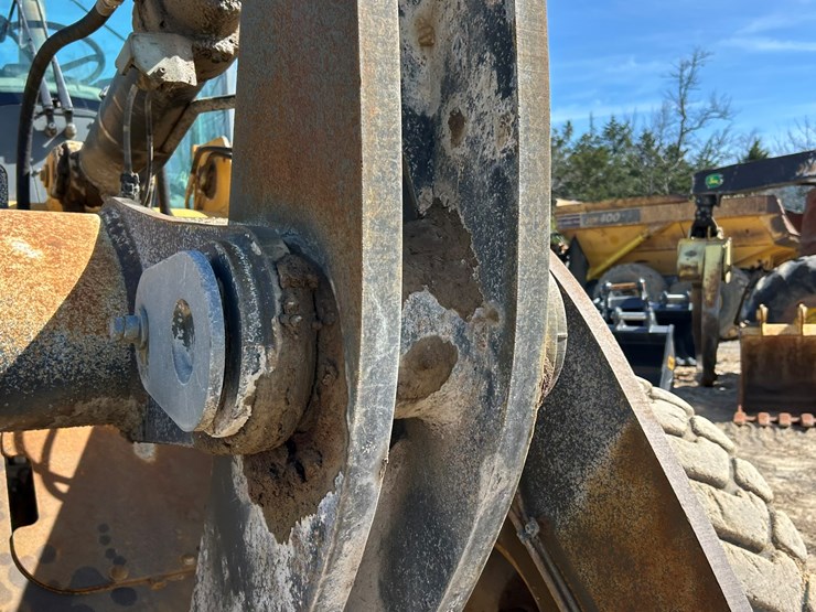 2010-deere-544k-image-18