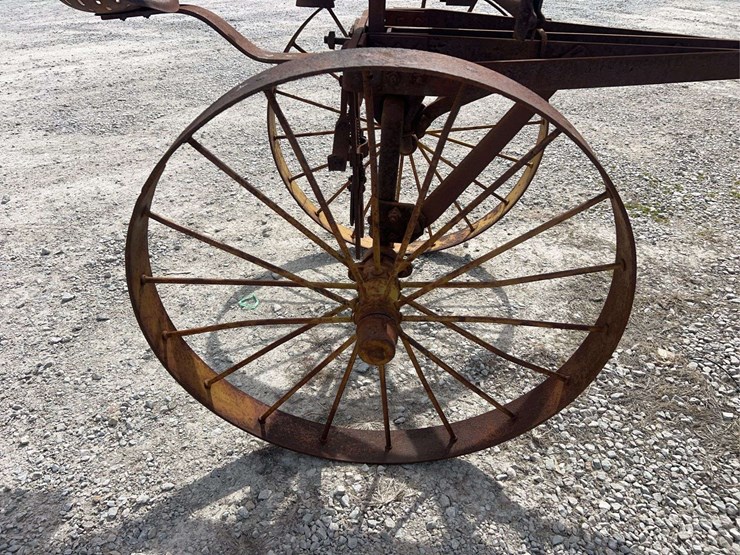 moline-universal-image-28