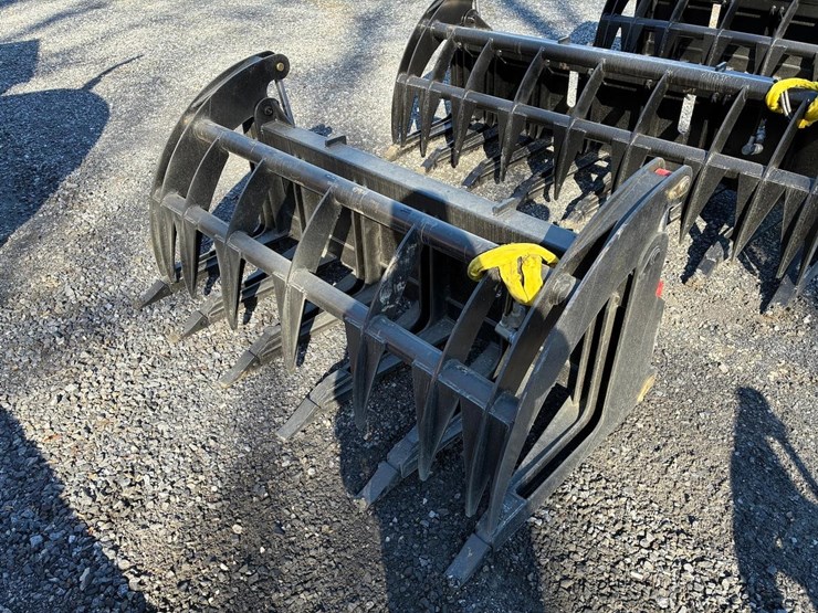 wildcat-68"-heavy-duty-skid-steer-root-rake-grapple-image-2