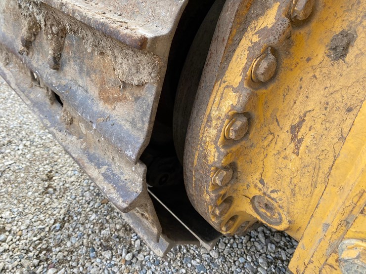 2005-deere-700h-image-28