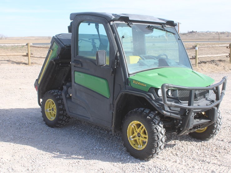 2019-john-deere-gator-image-39