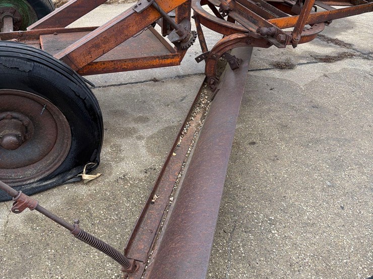 northfield-iron-company-#33-14ft-pull-type-road-grader-image-5