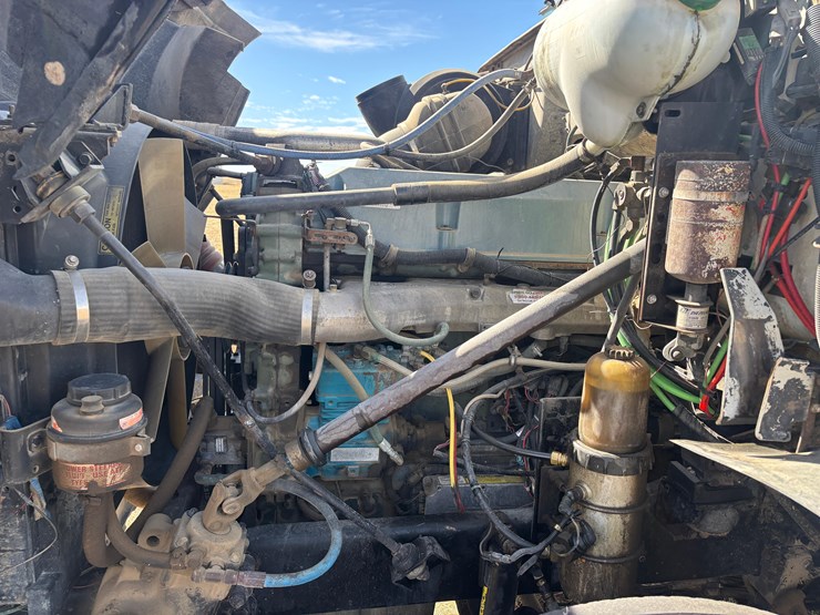 1996-volvo-aero-semi-image-8