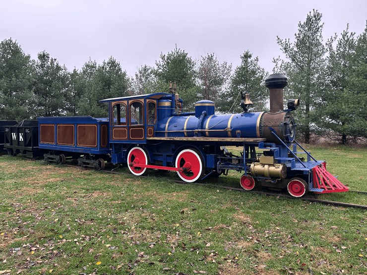 frick-steam-locomotive-with-track-image-2