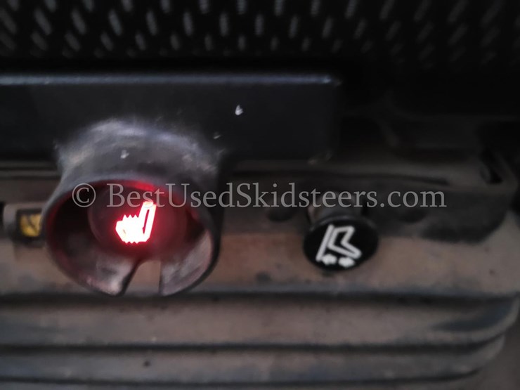 2023-caterpillar-262d3-image-22