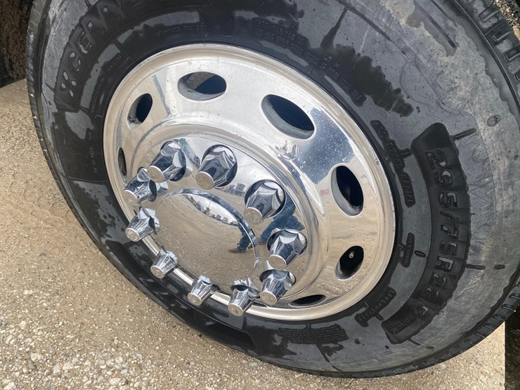 2002-peterbilt-379-image-116