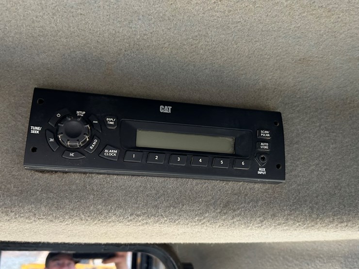 2015-caterpillar-d6t-lgp-image-70