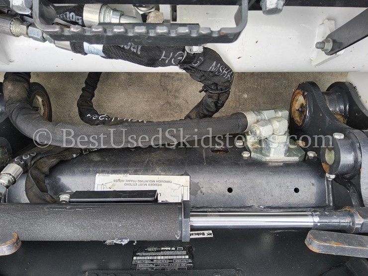 2023-bobcat-t740-image-22