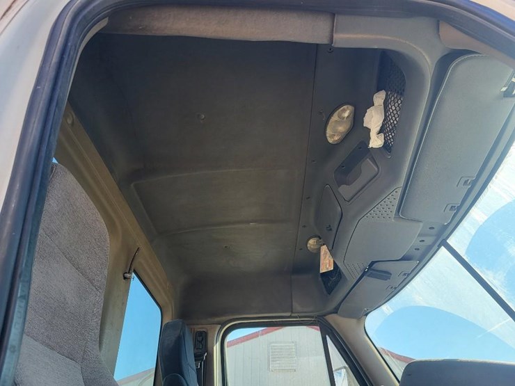 2013-freightliner-ca125dc-tandem-axle-day-cab-semi-image-62