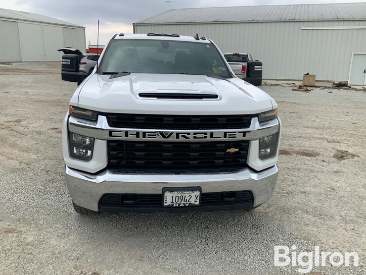 2022-chevrolet-2500-image-2