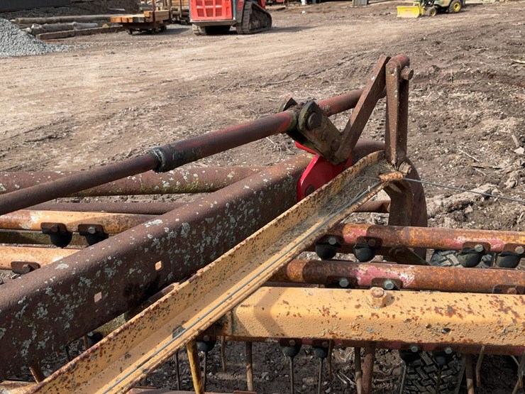 #712-•-new-holland-rollbar-rake-image-17