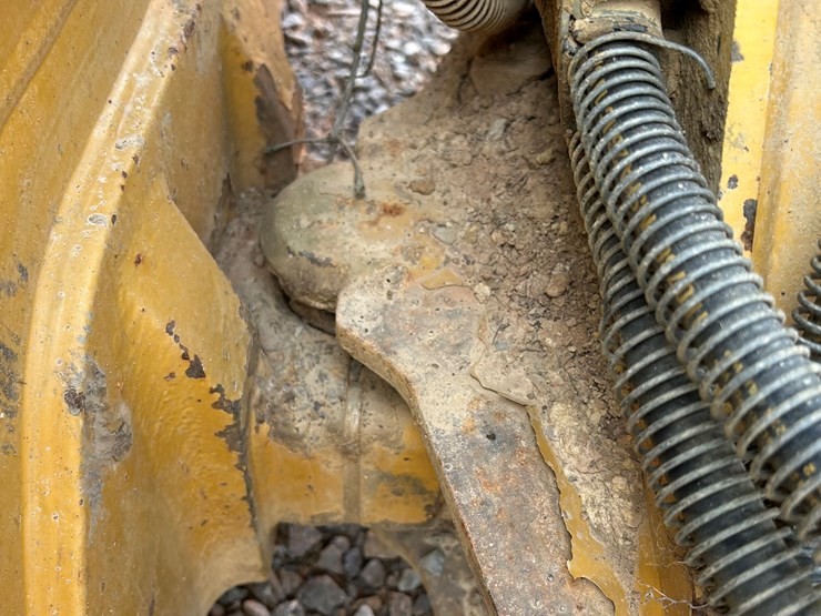 2015-caterpillar-d5k-image-16