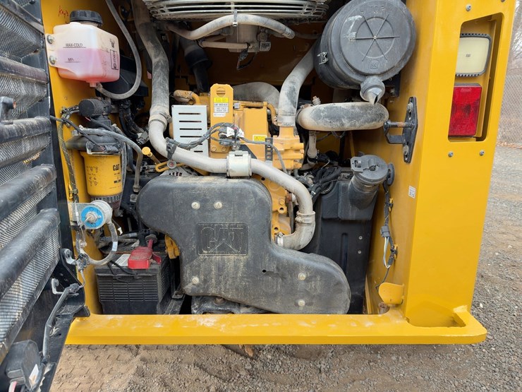 2023-caterpillar-279d3-image-17