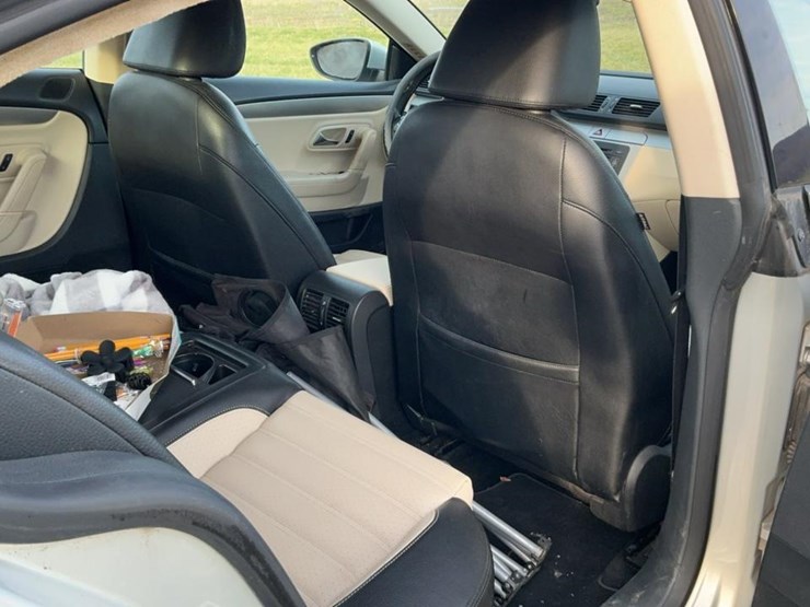 #510-•-2009-volkswagen-passat-image-26