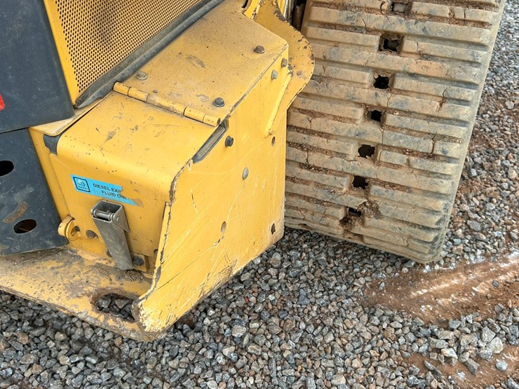 2011-deere-333g-image-34