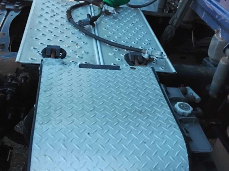 2018-freightliner-cascadia-126-image-8