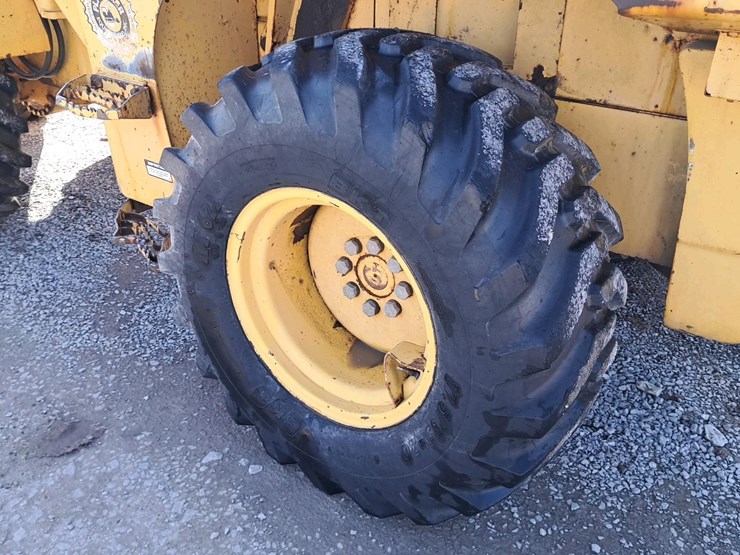 2001-deere-244h-image-33