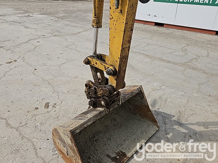 2014-takeuchi-tb235-image-9