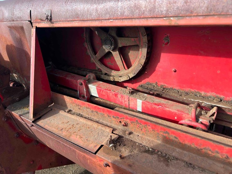 new-holland-69-image-12