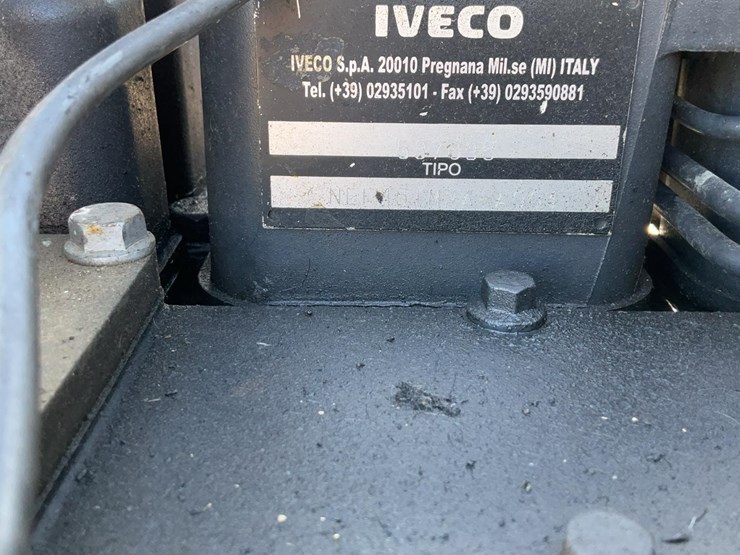 #200-•-iveco-power-unit-with-hydraulic-pumps-image-9