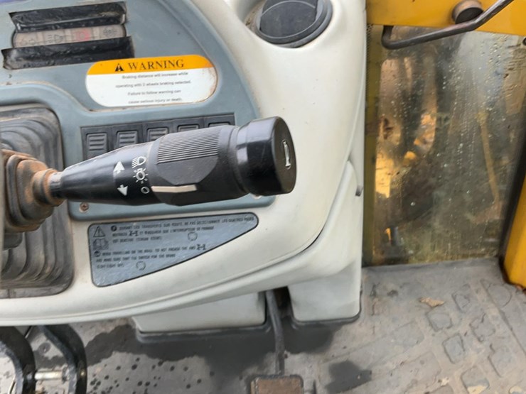 #360-•-2000-komatsu-4x4-utility-backhoe-image-32