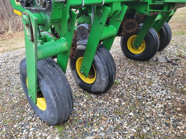 2010-john-deere-1770nt-image-45
