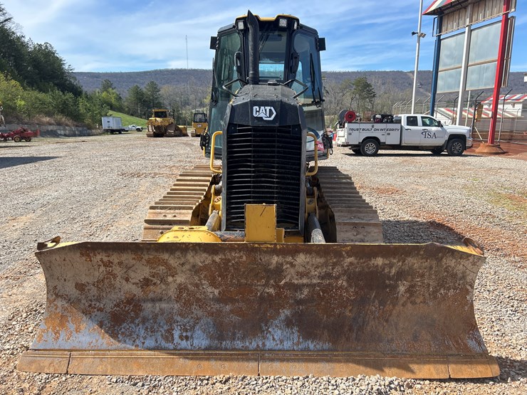 2023-caterpillar-d1-image-8