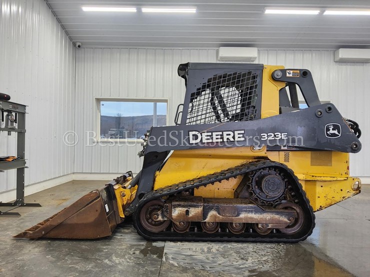 2018-deere-323e-image-1