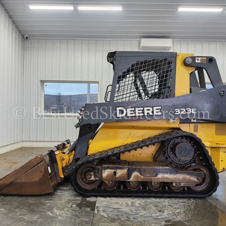 2018 DEERE 323E