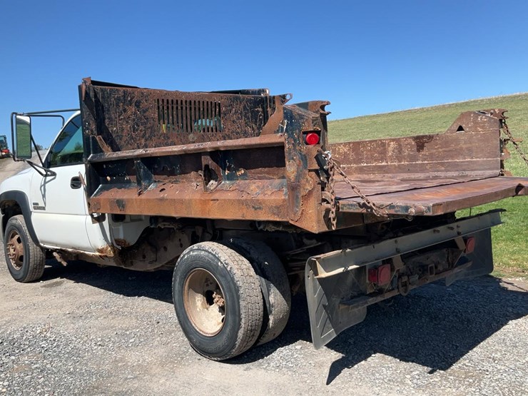 #501-•-2006-gmc-dump-truck-image-3