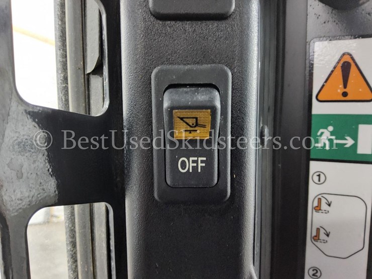 2023-bobcat-t740-image-30