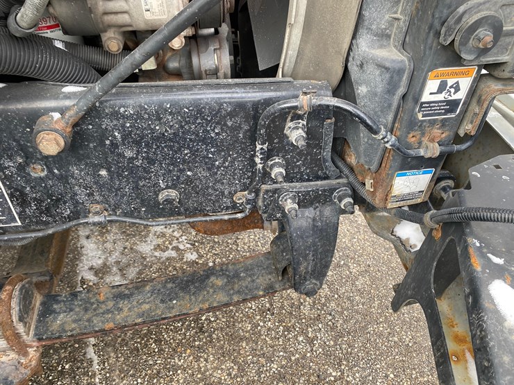 2016-peterbilt-325-image-35