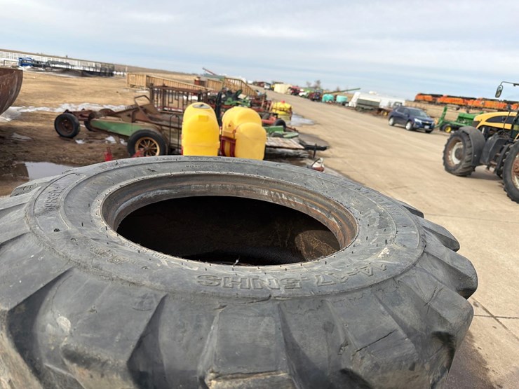 5-14-17.5-skidloader-tires-image-9