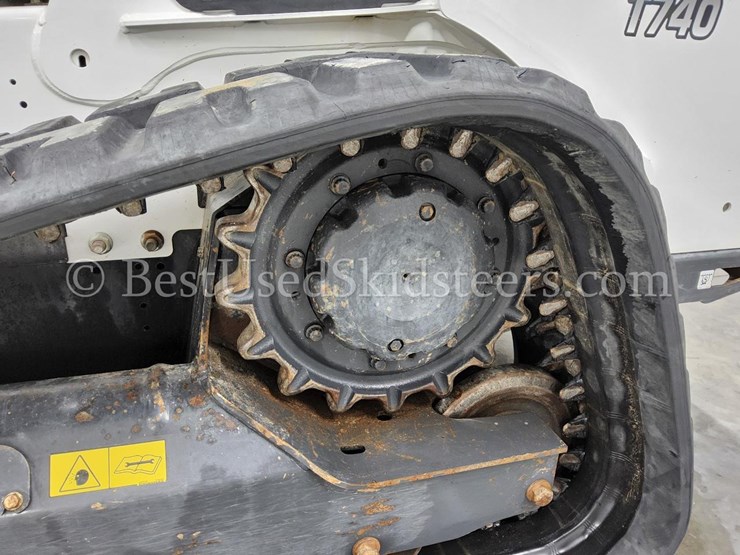 2023-bobcat-t740-image-14