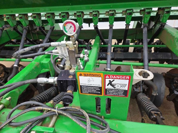 john-deere-1590-image-22