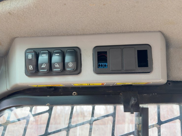 2021-caterpillar-289d3-image-23