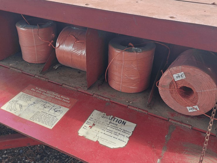 ih-435-square-baler-image-21