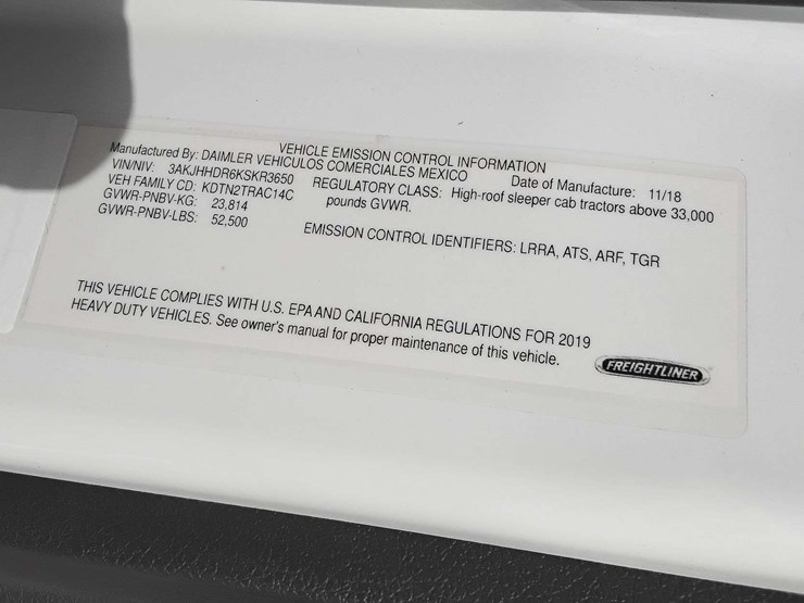 2019-freightliner-cascadia-126-image-31