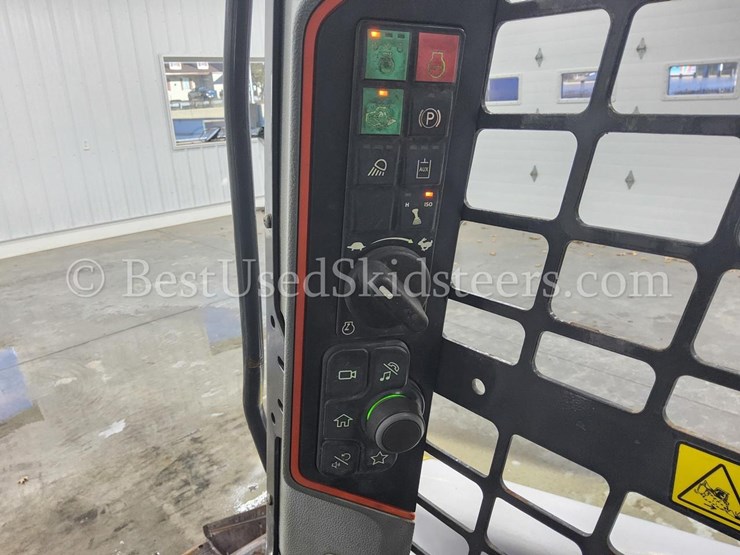 2021-bobcat-t64-image-17