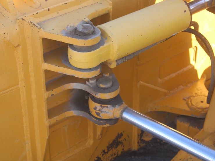 1990-komatsu-d37e-image-16