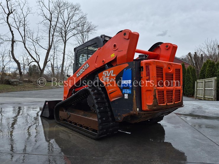 2021-kubota-svl95-2-skid-steer-loader-image-3