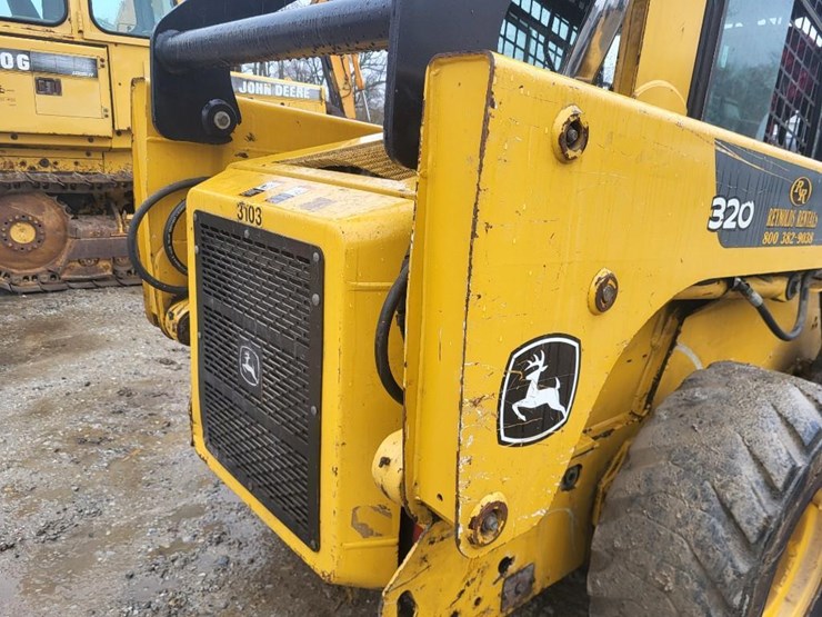 deere-320-image-27