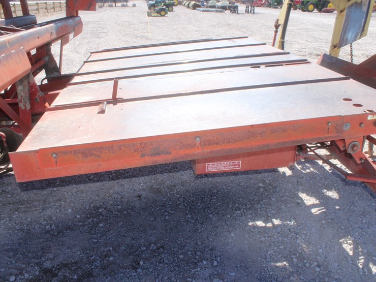 new-holland-1033-image-33