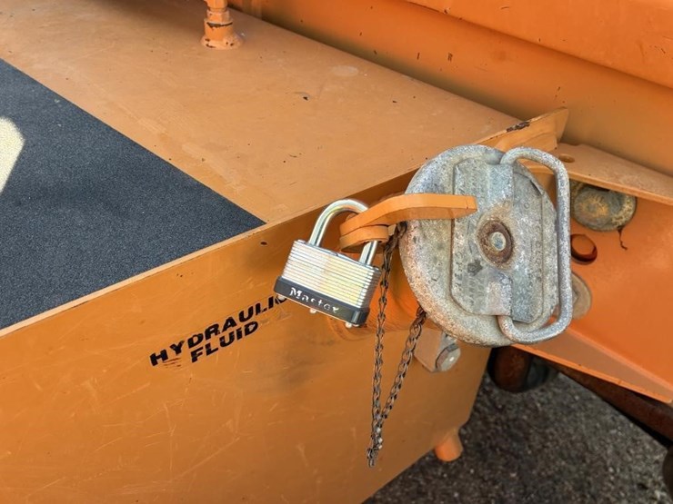 2015-case-586h-image-13